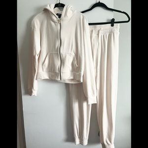 Like new - hoodie and joggers matching set